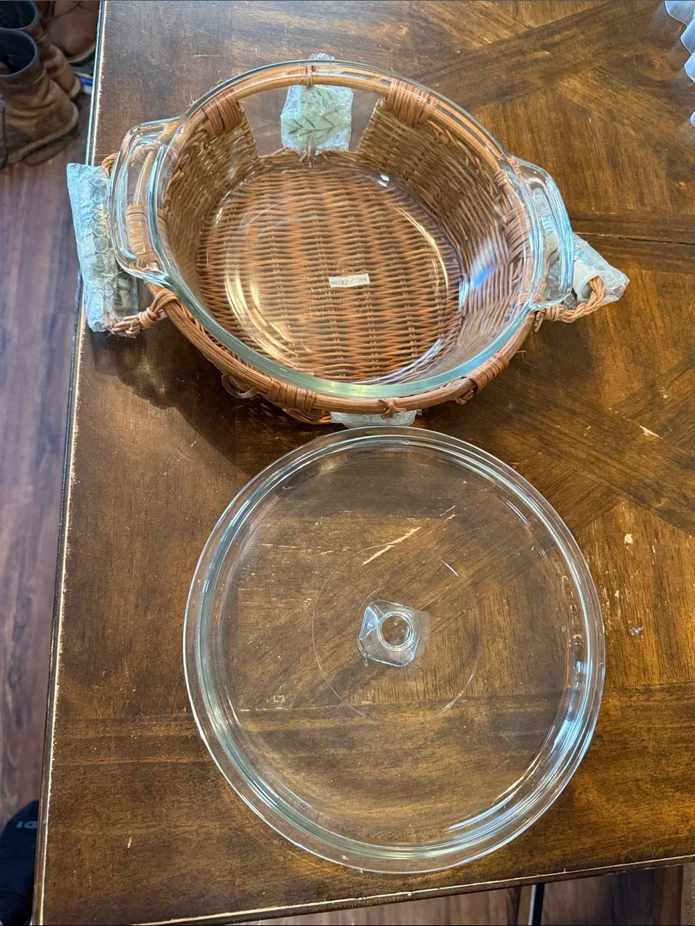 2 qt anchor ovenware casserole dish 9” diameter brand new please don’t bundle